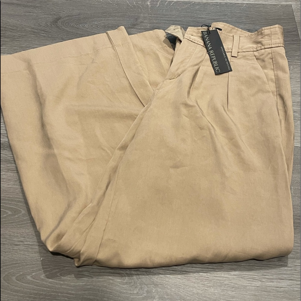 NWT Banana Republic Pleated Ankle Pant